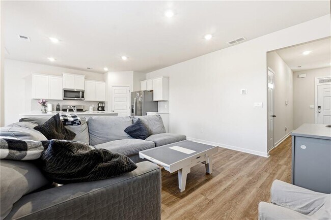 Building Photo - 265 Lauritsen Way