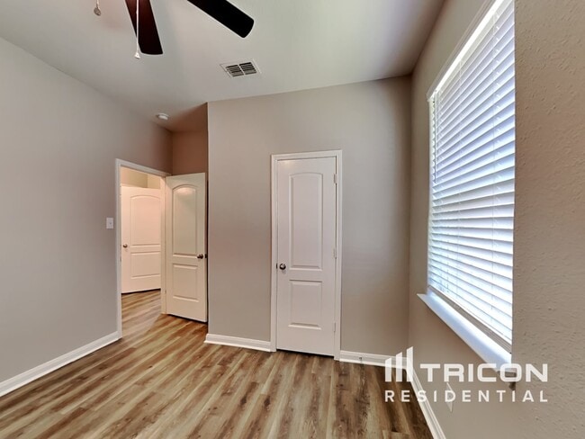 Building Photo - 8975 Blackhaw St