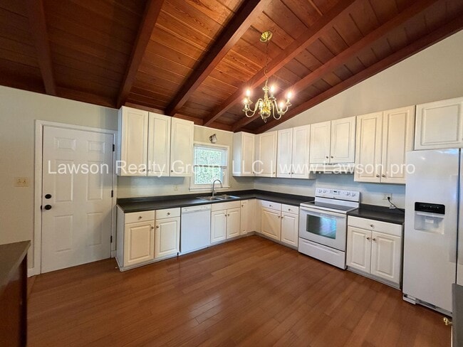 Building Photo - Beautiful Mid Century Modern Grandin Road Home