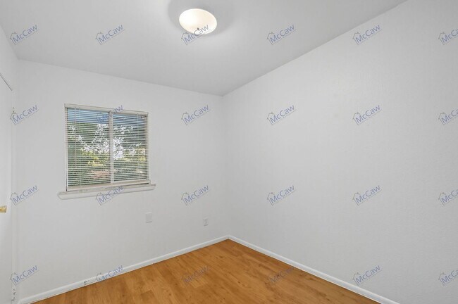 Building Photo - 616 Moore St