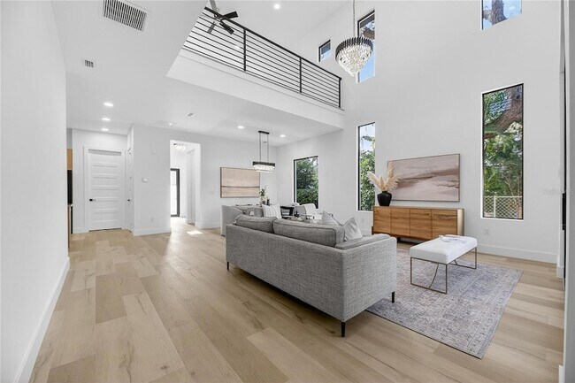 Building Photo - 2335 Oak Terrace