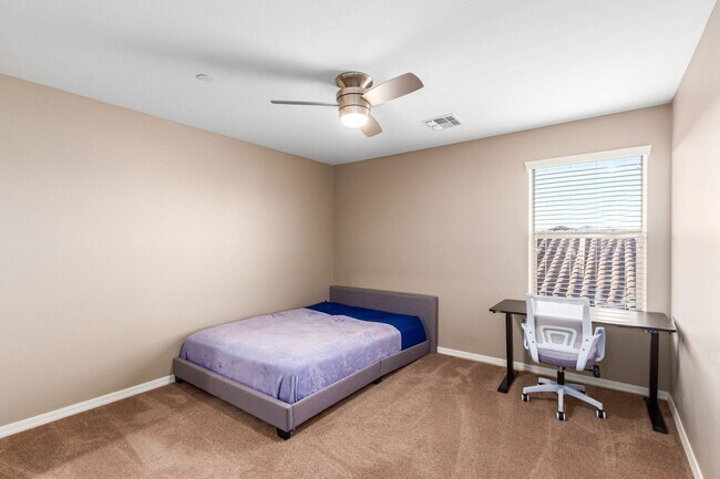 Building Photo - Rare opportunity to lease a house of this ...