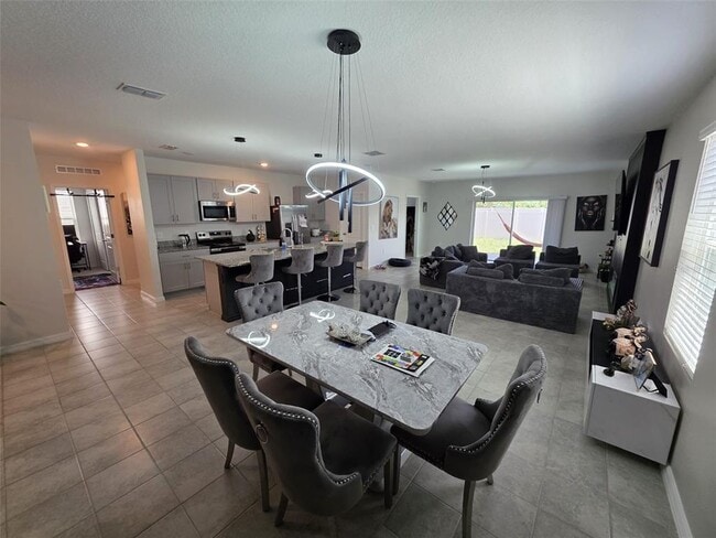 Building Photo - 559 Wayland Dr