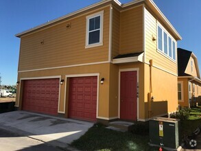 Building Photo - 1 Bedroom/1 Bathroom/1 Car Garage Apartmen...