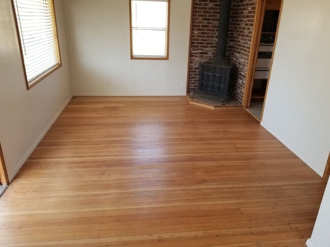 Building Photo - Beautiful Remodeled 3bd 2ba House in Wiseburn district