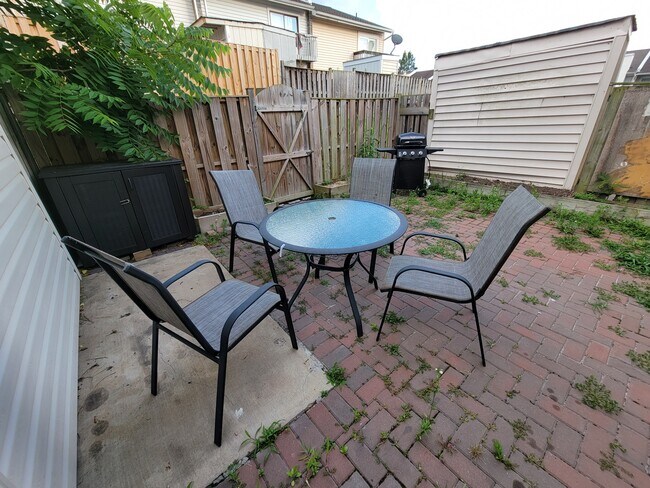 Building Photo - 2217 Saunders Dr