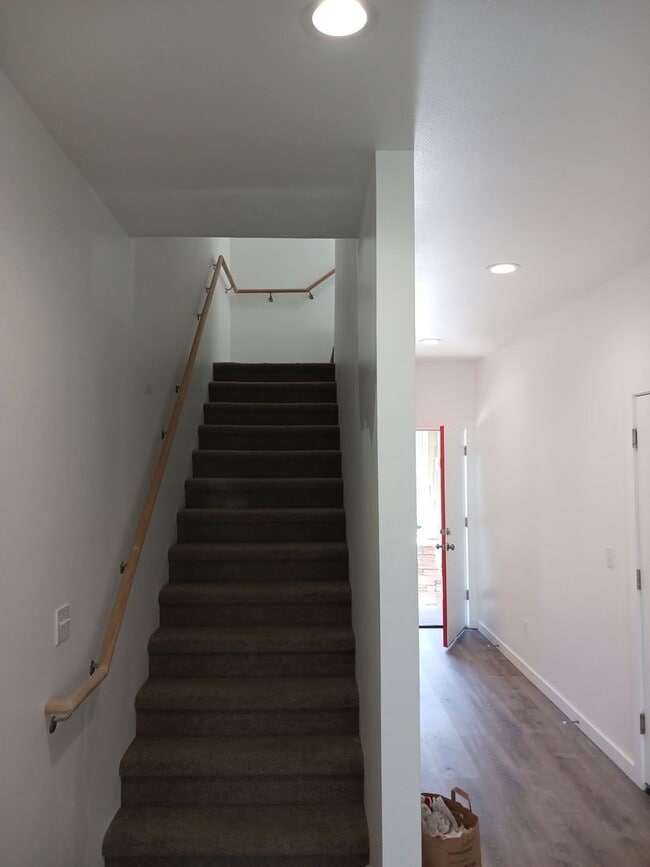 Building Photo - Ferndale - 3 bedroom, 3 bath Townhome