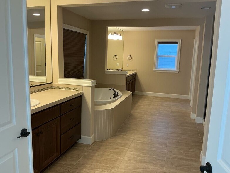Building Photo - 17391 NW Woodrush Way