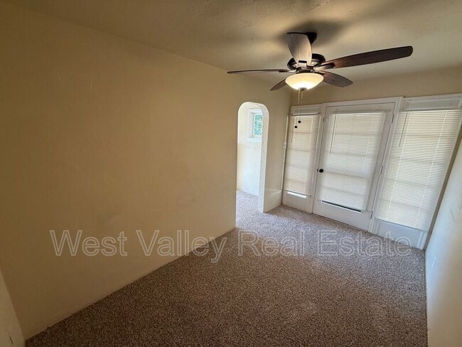 Building Photo - 334 B St