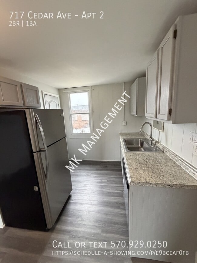 Building Photo - 717 Cedar Ave