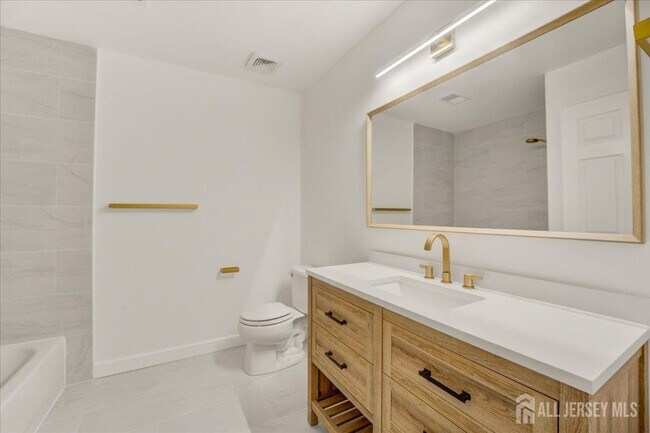 Building Photo - 606 Cypress Ln