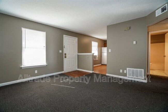 Building Photo - 1315 Huntington Ln