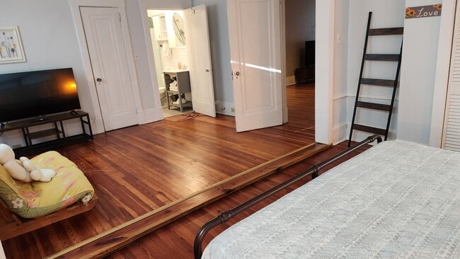 Building Photo - 2897 Sydney St