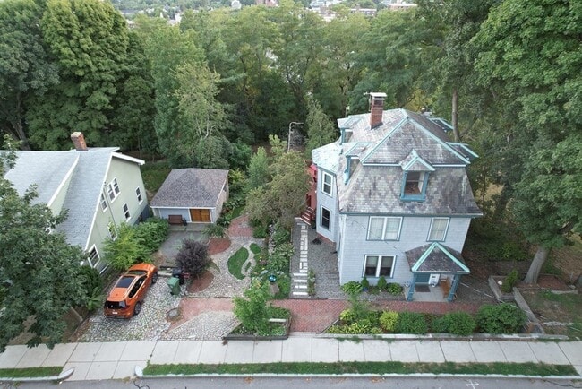 Building Photo - 182 Palfrey St
