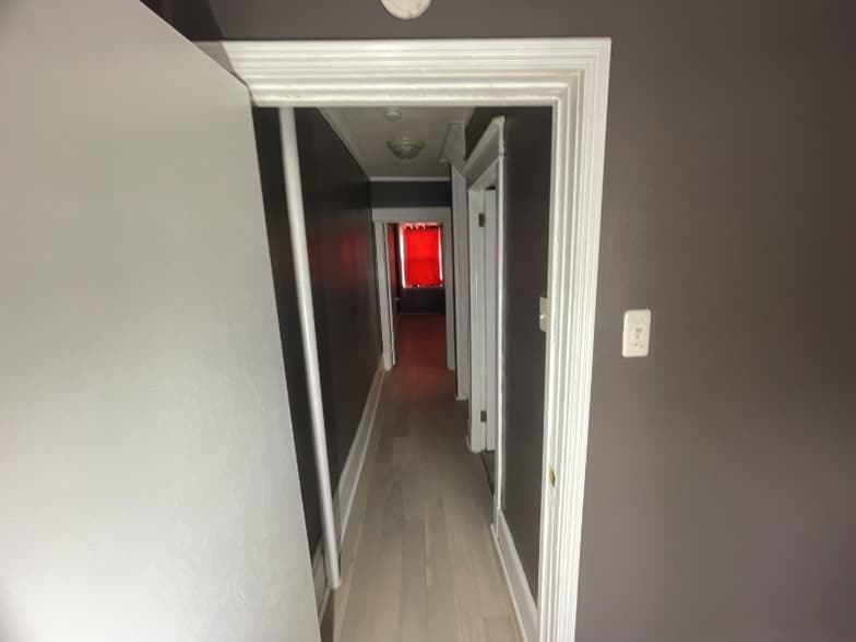 Building Photo - 403 E Norwegian St