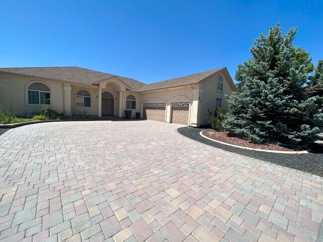 Primary Photo - 924 Springfield Dr