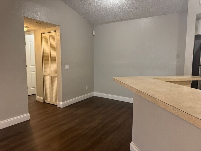 Building Photo - Spacious third floor unit located in the gated community of Venetian place