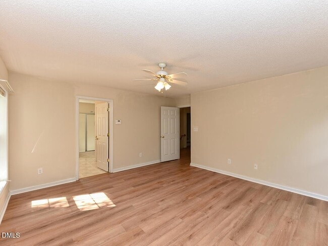 Building Photo - 406 Somersview Dr