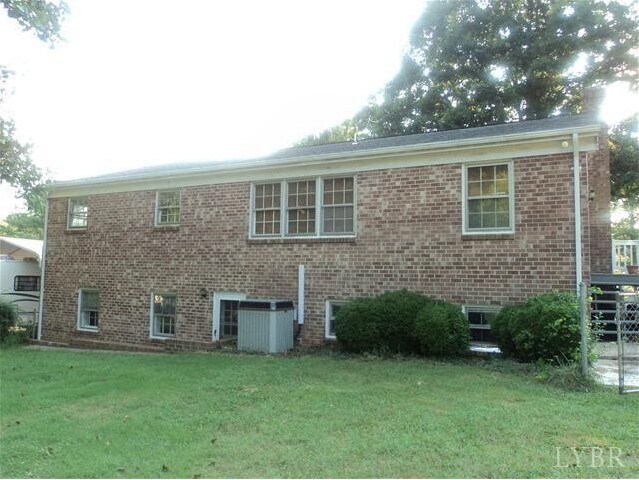 Back of House - 1016 Lakeview Dr