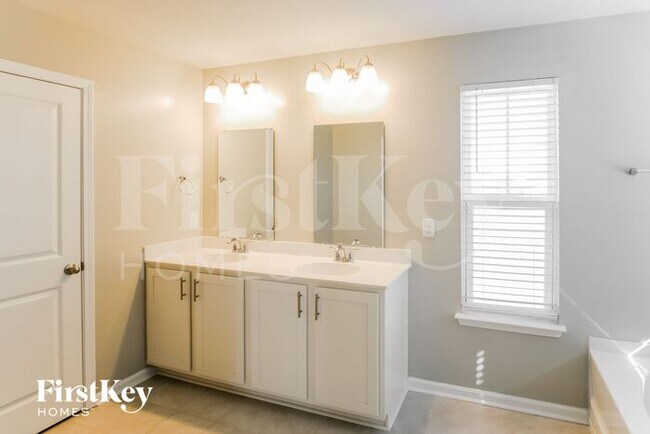 Building Photo - 216 Rhodes Ct