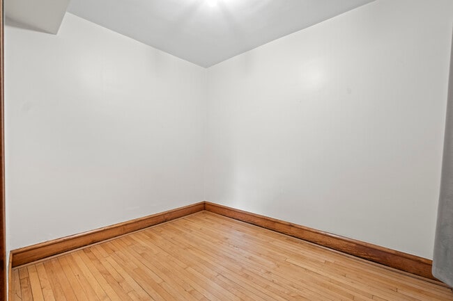 Building Photo - 2408 N Surrey Ct