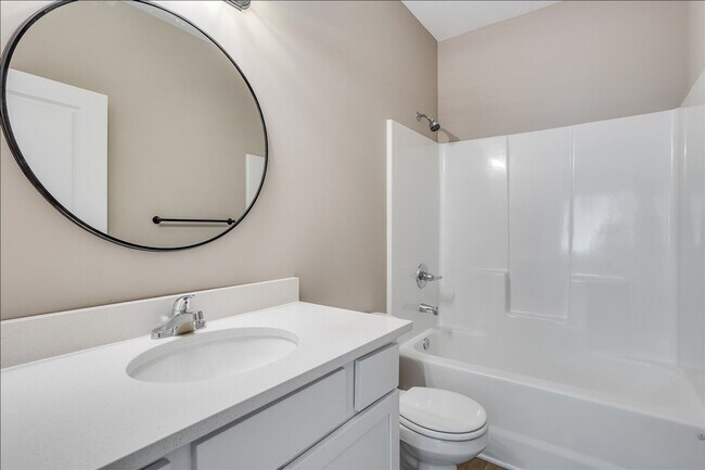 Building Photo - Auburn Villas - 4 Bedroom 2 Bathroom Maxin...