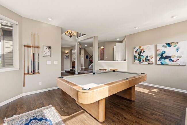 Building Photo - Stunning Fully Furnished Home in Roxborough Park!