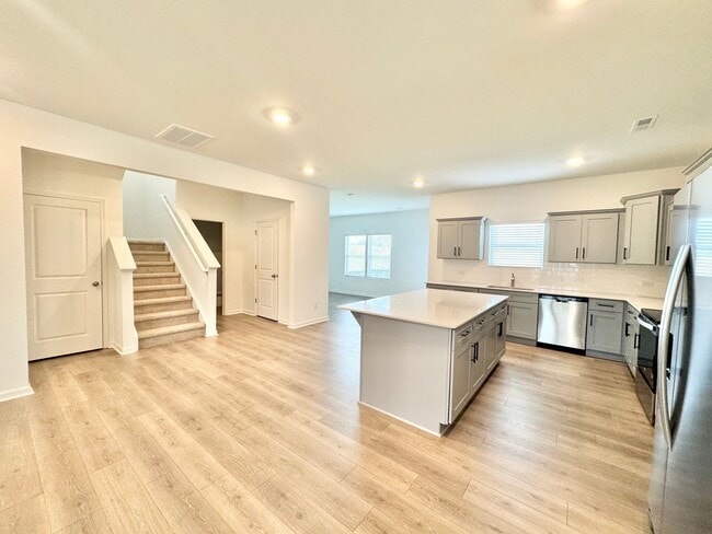 Building Photo - 4 br 2.5 ba home in the Kensington community  READY May 20TH  Close to I-85