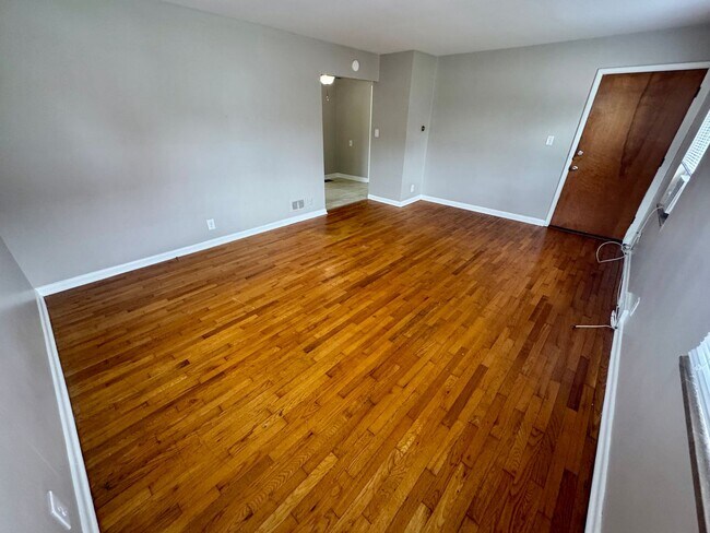Building Photo - 1 Bedroom ~ Grandview Area