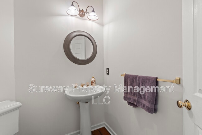 Building Photo - 2 Heather Ln