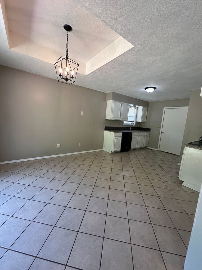 Building Photo - Great Location! Completely remodeled 3 bedroom 2 full bathroom home available now in battlefield!!