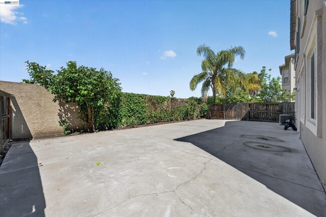 Building Photo - 244 Balsam St