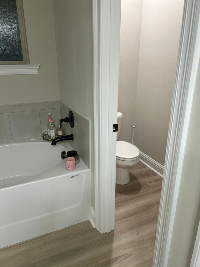 Master bathroom - 7157 Kenilworth Crossing Ave