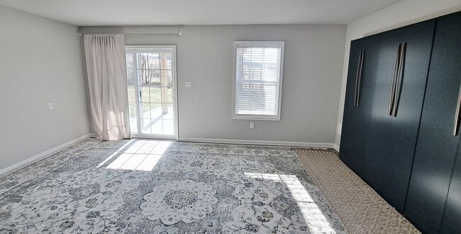 Building Photo - 4 Bed / 2-1/2 Bath Single Family Townhome w/1-Car Garage