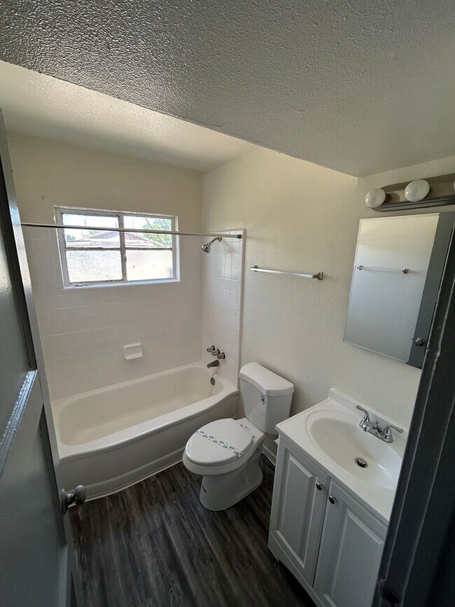 Building Photo - 2 bedroom with AC