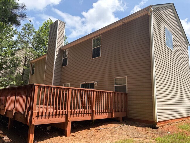 Building Photo - Large Home in Established Neighborhood