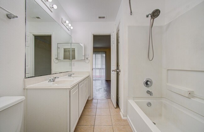Building Photo - 3815 Shire Valley Dr