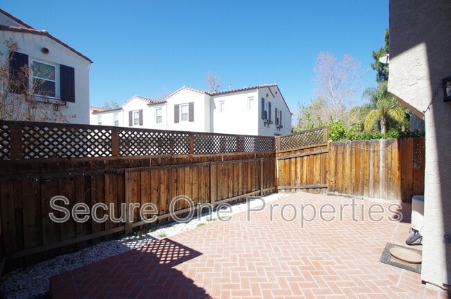 Building Photo - 235 Hill Ranch Dr