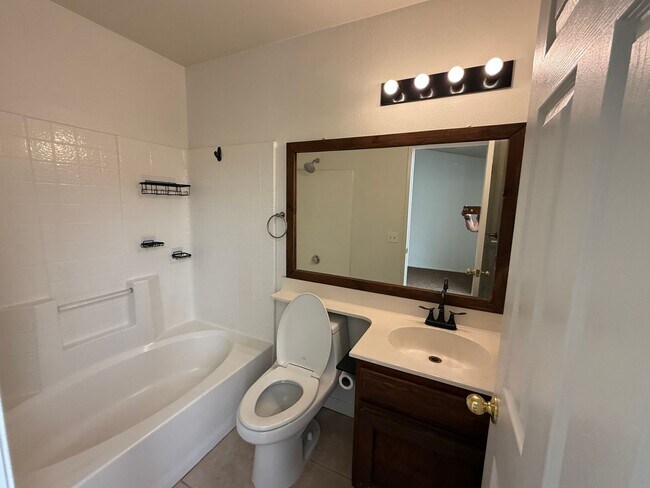 Building Photo - Hesperia Home, 3 Bedroom's, 2 Bathrooms, New paint, New Carpet,