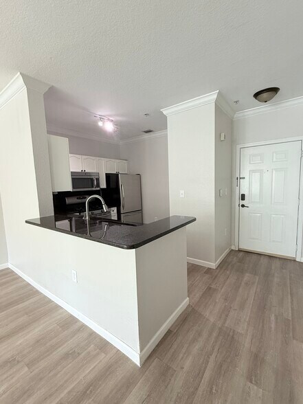 Building Photo - 2725 Via Cipriani