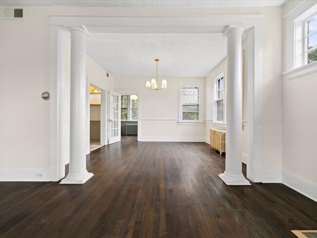 Building Photo - 2701 Barton Ave