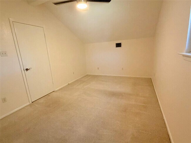 Building Photo - 11606 Birchbark Trail