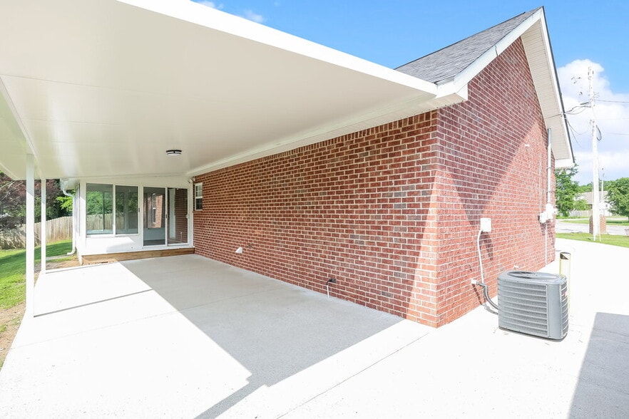 Building Photo - 407 Cindi Ct