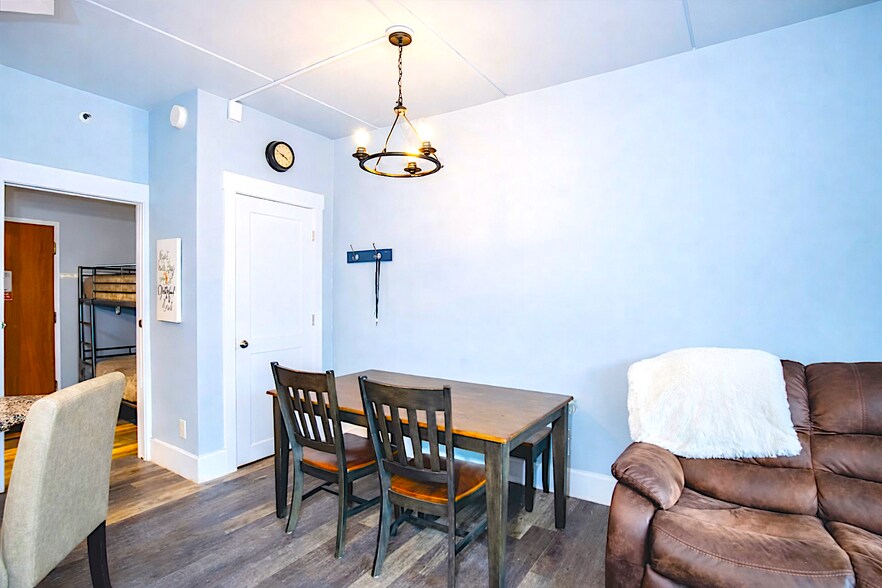 Building Photo - 45 Beeler Pl