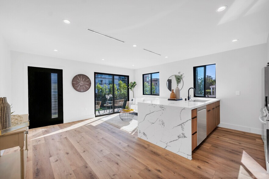 Building Photo - 651 N Wilton Pl