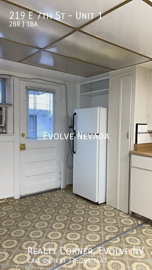 Building Photo - 219 E 7th St