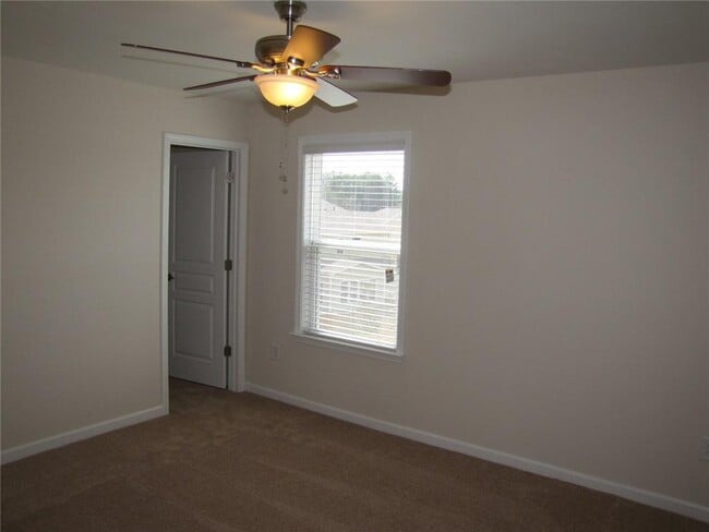 Building Photo - 462 Spring View Dr