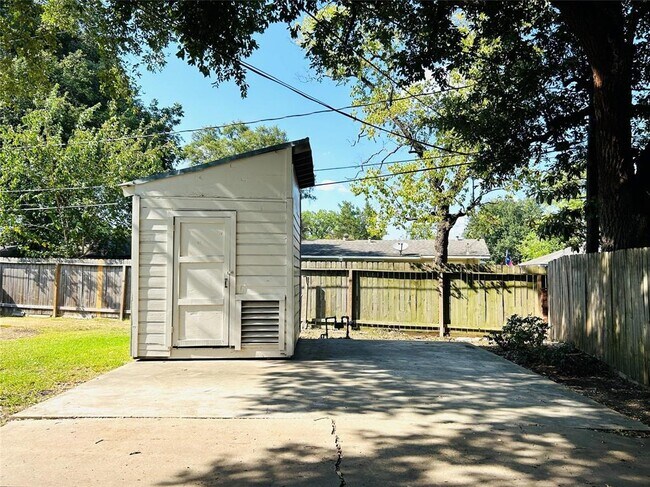 Building Photo - 6738 Hendon Ln