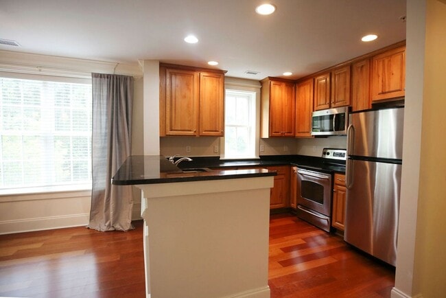 Building Photo - Available August 10th. Beautiful 3BR/2.5BA Townhome in Shelmore Village!