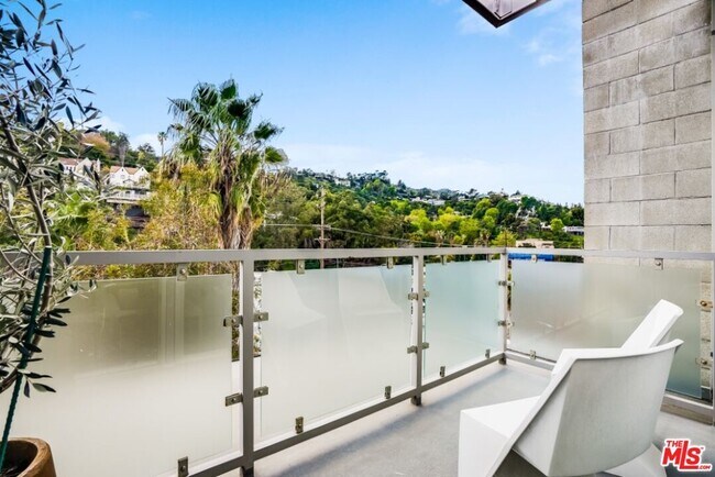 Building Photo - 3450 Cahuenga Blvd